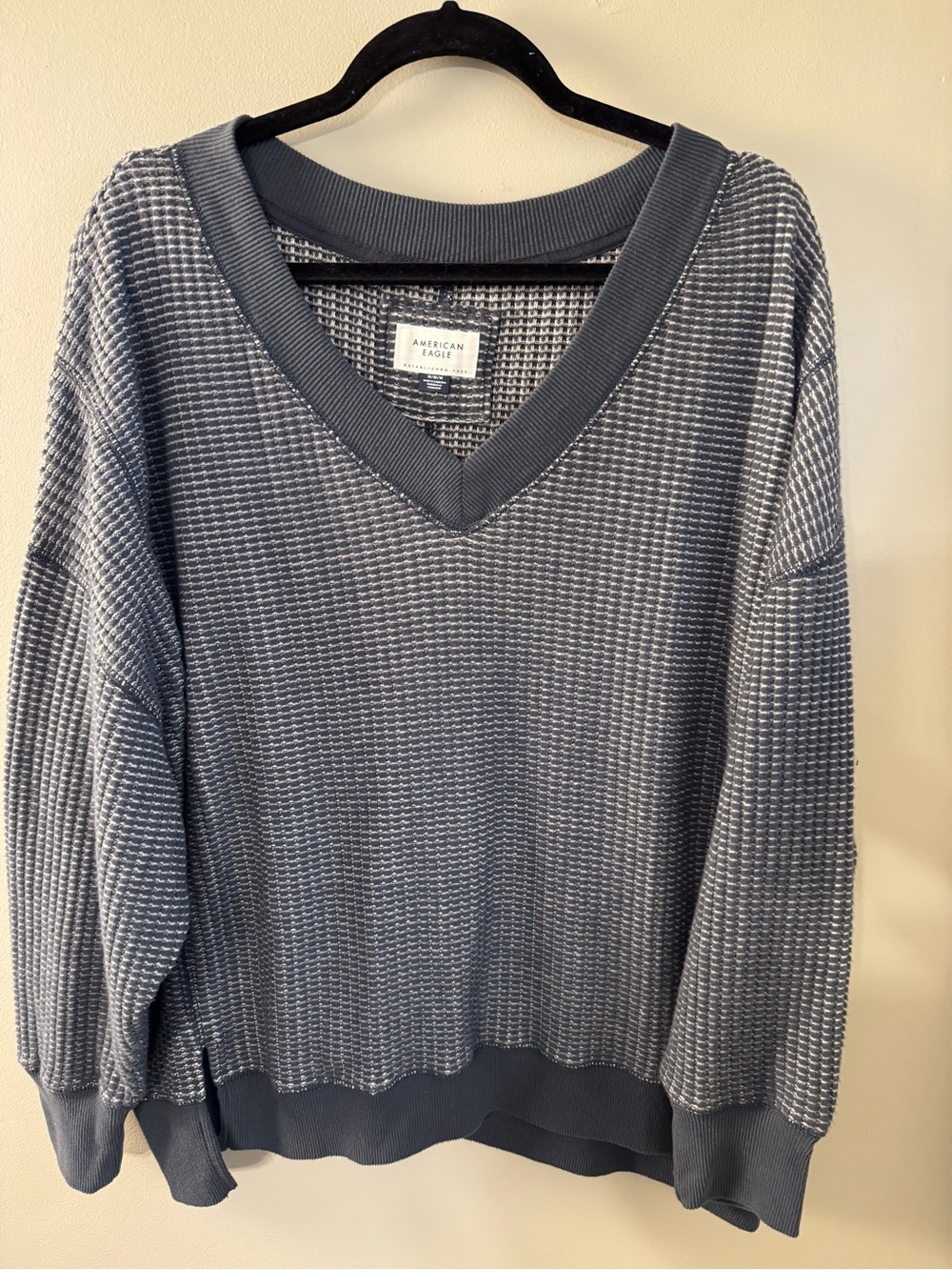 AMERICAN EAGLE Women's Oversized V-Neck Waffle Pullover Sweatshirt BLUE Medium